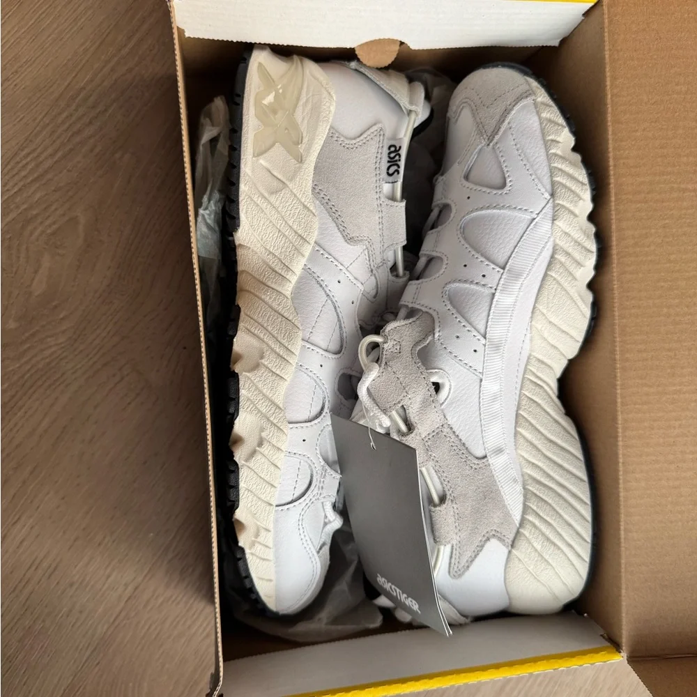 NEW ASICS Tiger Gel-Mai Sneakers – White – Men’s 6.5 / Women’s 8 - Picture 3 of 4